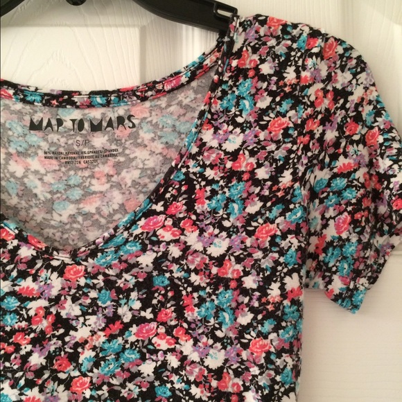 Map to Mars Floral Top V Neck Crop Top - Picture 2 of 2